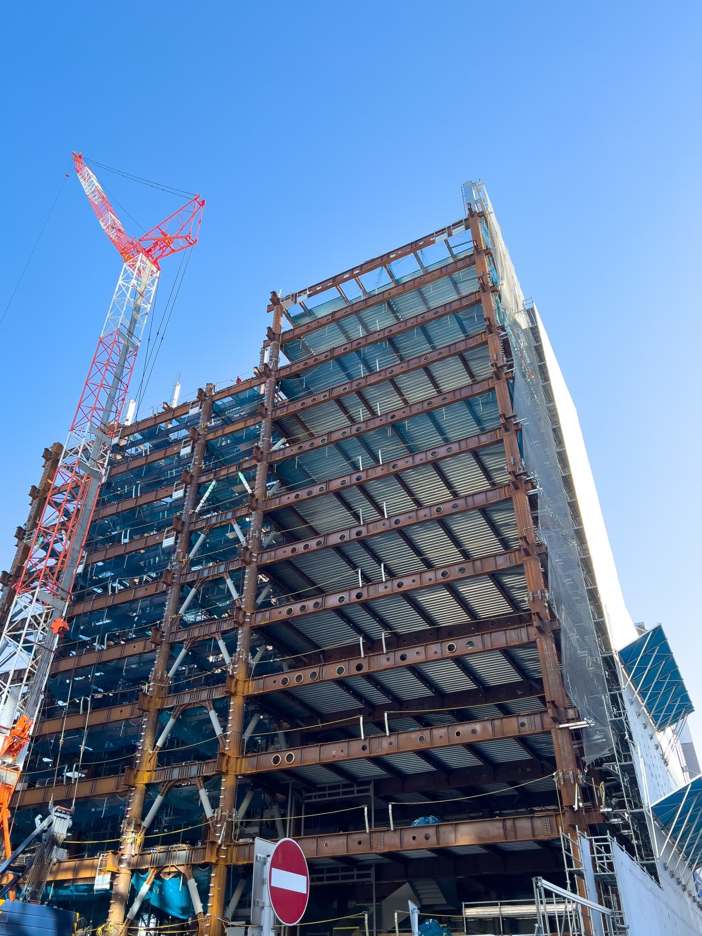 鉄骨造大型建物工事中